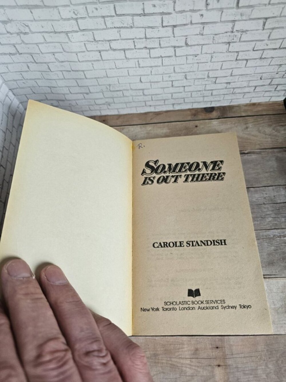 VTG 80s Teen YA Romantic Suspense Windswept Someone Is Out There Carole Standish - Picture 4 of 5